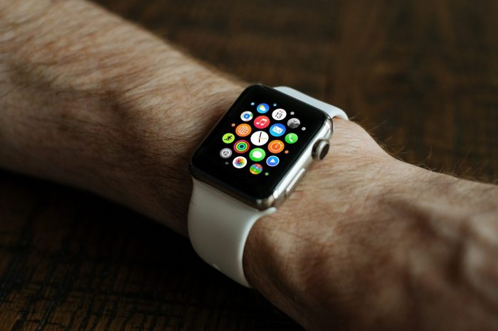 Man wearing apple smart watch