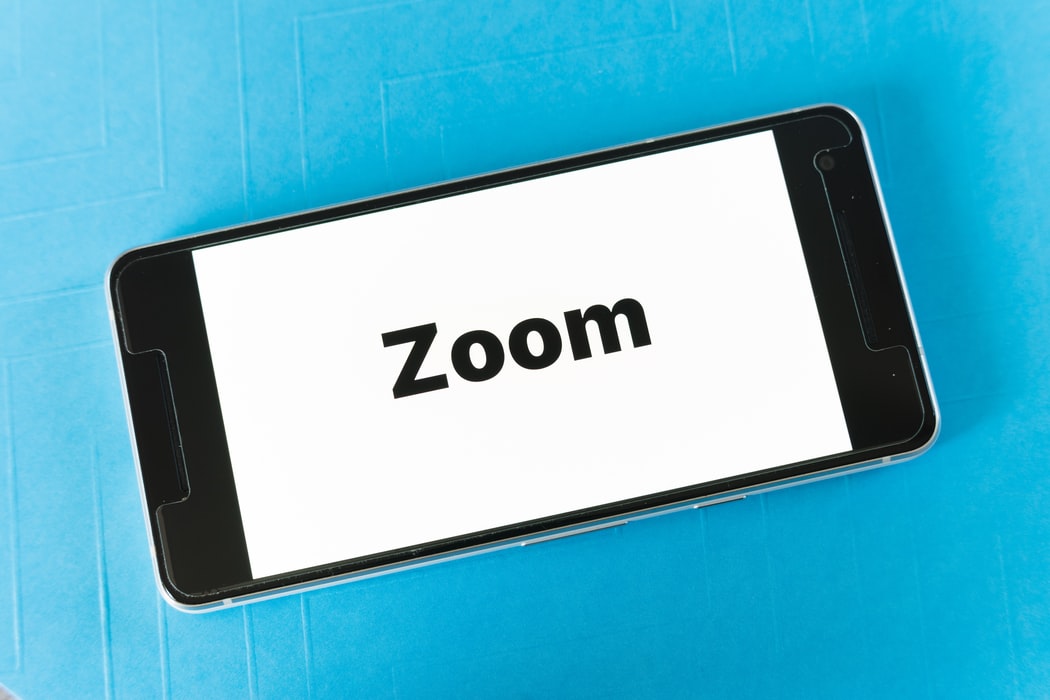 A phone that says zoom