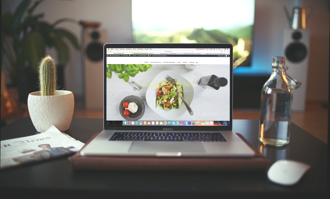 A website with a salad bowl as its front page